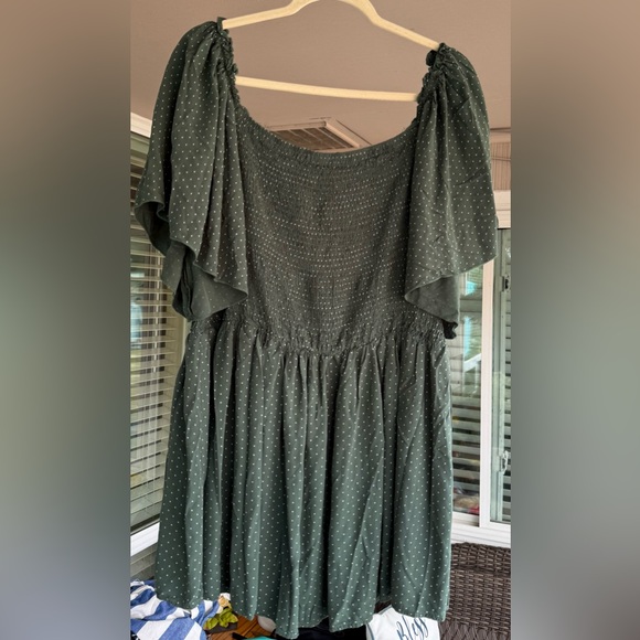 SHEIN Tops - SHEIN Forest Green Long Sleeve Top with Polka Dot Pattern